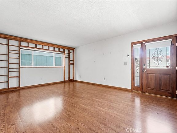 2nd image of 3209 S Pacific Ave