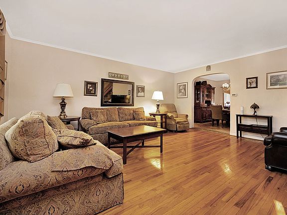 4th image of 61-53 81st St #1