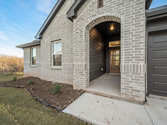 4th image of 505 Round Hill Way