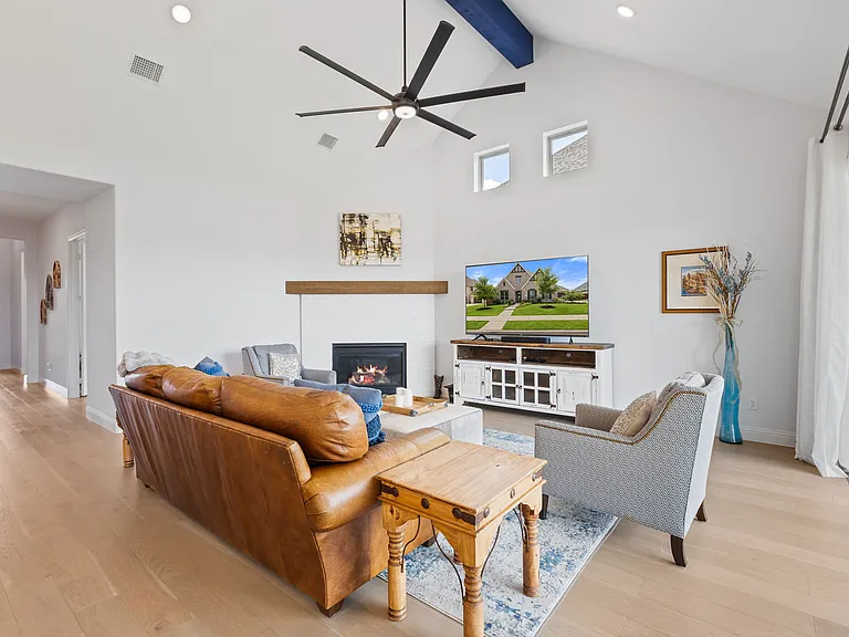1411 Prescott Dr — Photo 5