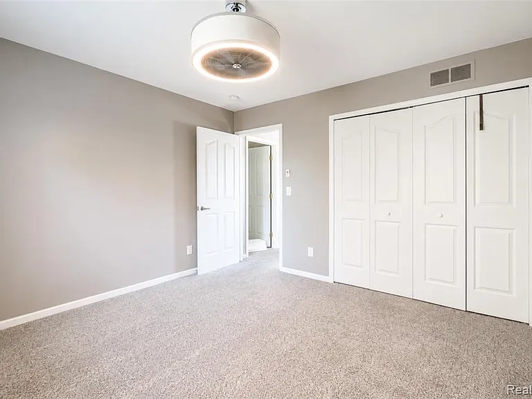 22733 Coachlight Cir — Photo 24