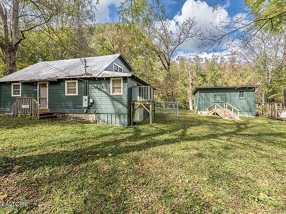 3rd image of 6806 Walnut Loop Rd