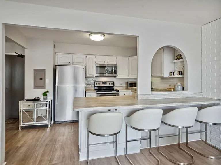 3930 N Pine Grove Ave #510 — Photo 5