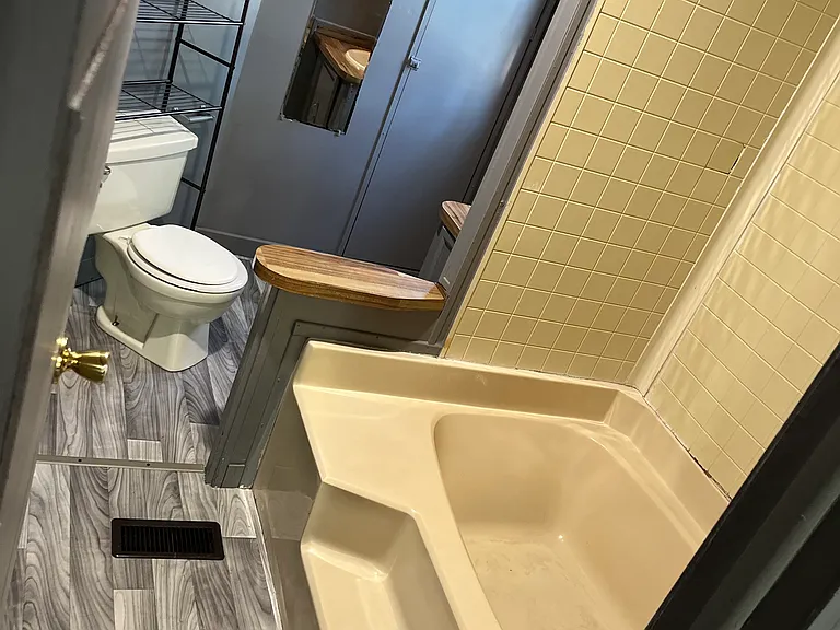 5542 Whites Ferry Rd — Photo 10