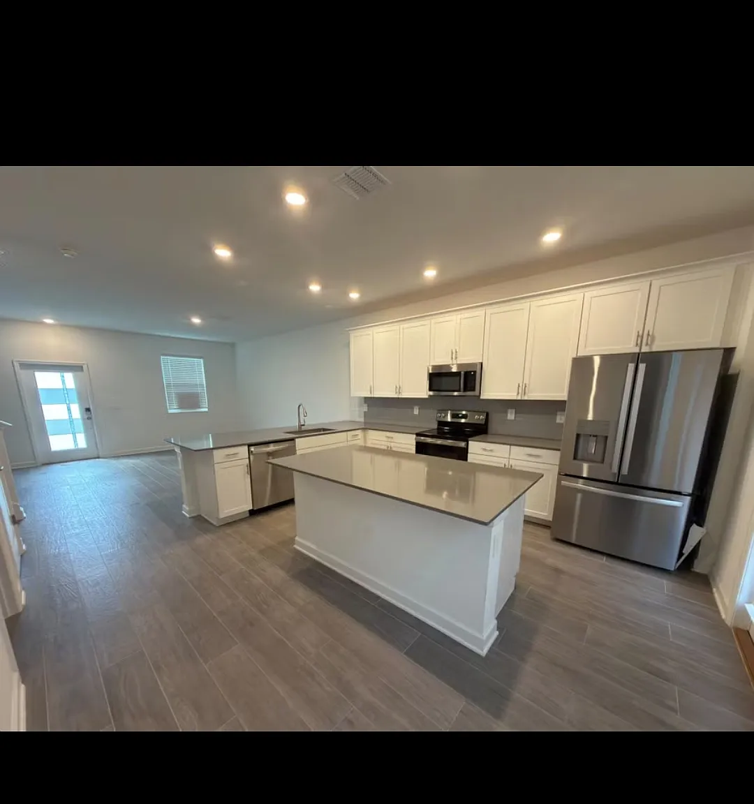 3 bed, 2.5 bath, 1615 sqft, $2,750 — Photo 2