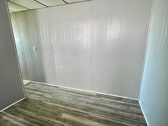 5th image of 211 Oak St