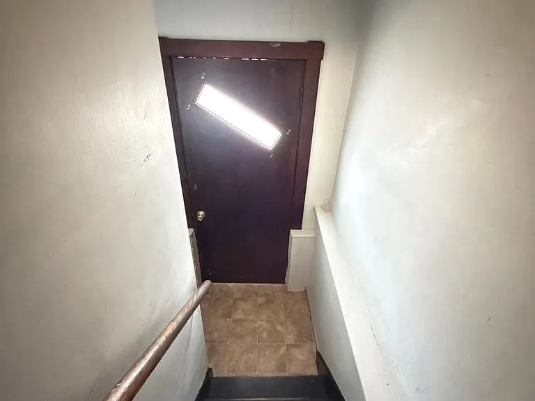 554 Camden Ave — Photo 11