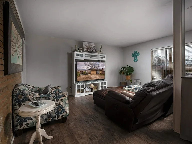 604 Bendview Dr — Photo 8