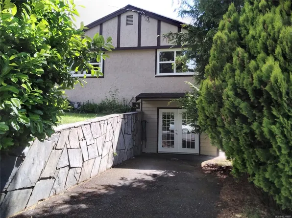 2739 Grosvenor Rd, Victoria, BC V8T 3M8