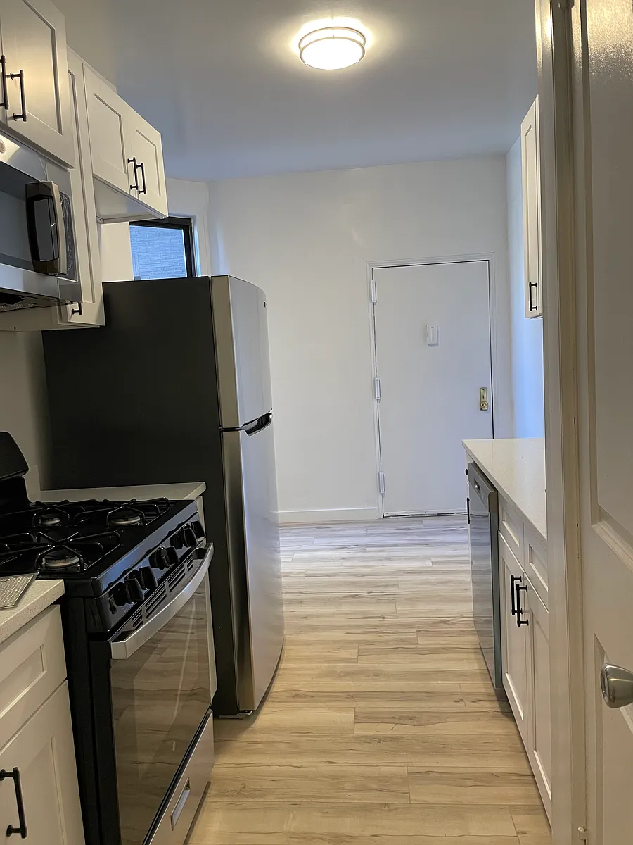Building Photo - 454 Fort Washington Ave #44