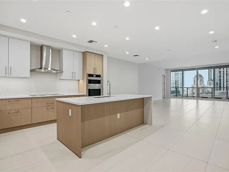 275 1st Ave S #1003 — Photo 45
