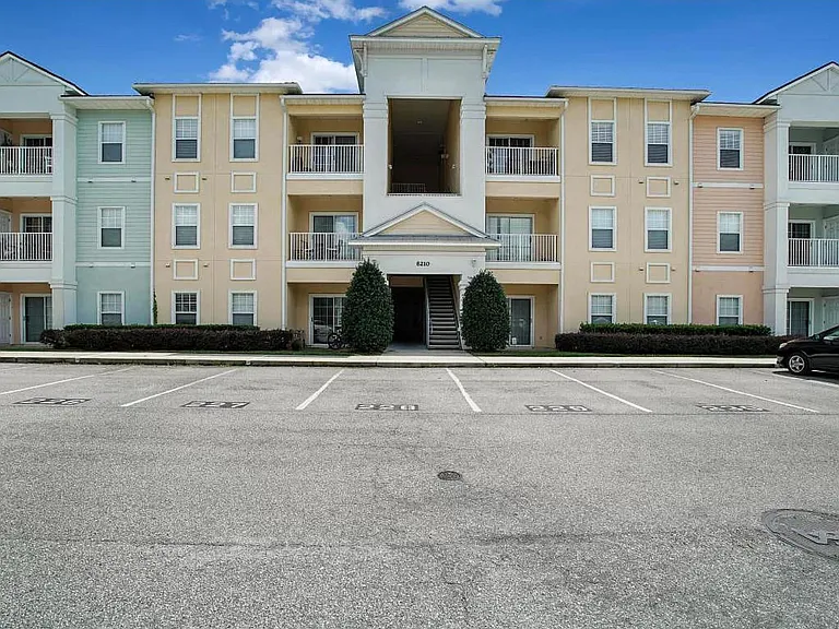 8210 Green Parrot Rd #301 — Photo 7