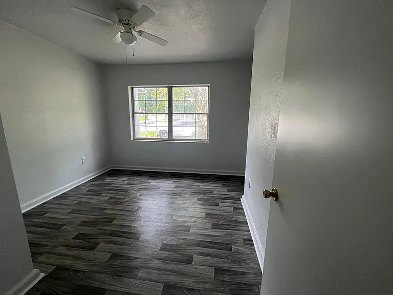 190 E Highland Dr — Photo 6
