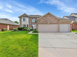 51416 Cart Dr, Macomb, MI