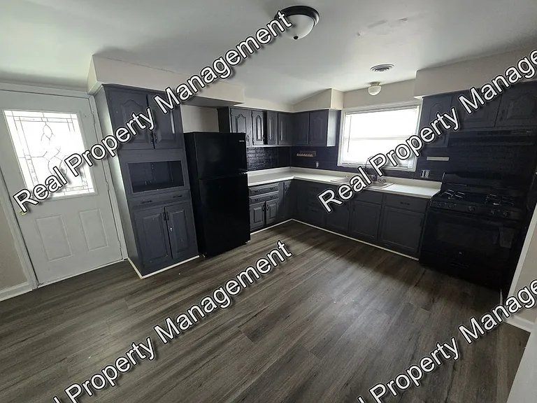 514 E Dahlgren St — Photo 3
