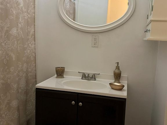 5th image of 3206 Mary Ann St