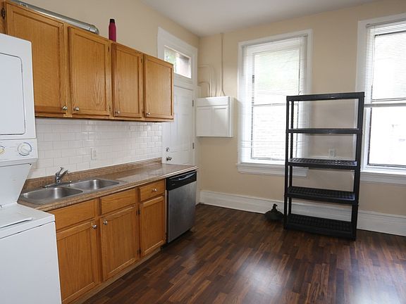 4th image of 2269 N Lincoln Ave #4