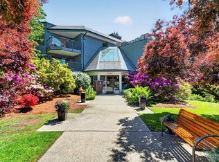 14950 Thrift Ave #107, White Rock, BC V4B 2J9