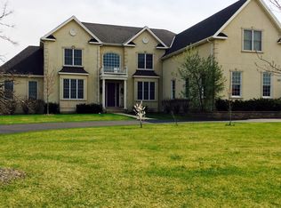 3 Wood Oaks Dr, South Barrington, IL 60010