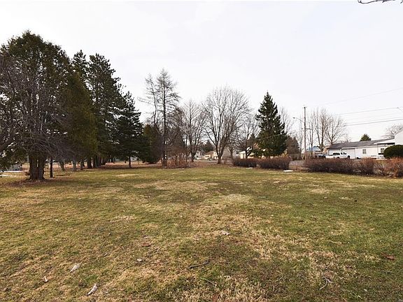 5th image of 202 Niagara Ave N