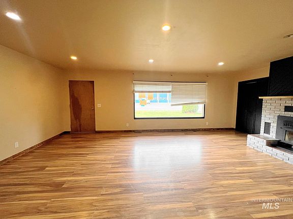 2nd image of 603 Maple St