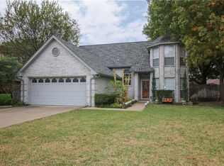8205 Saddlebrook Dr, Benbrook, TX 76116