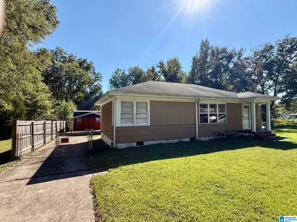 104 E Crest Rd, Bessemer, AL 35023