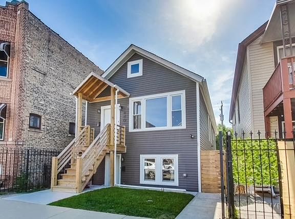 3rd image of 1840 N Mozart St #1