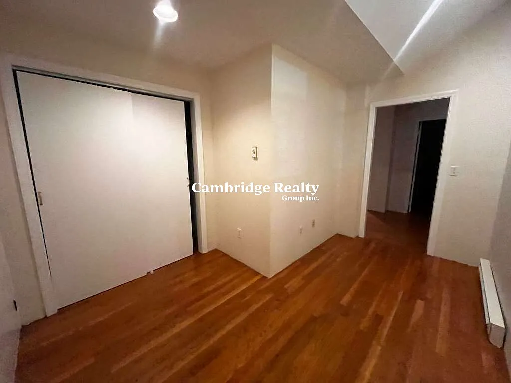 4 bed, 2.0 bath, $7,200 — Photo 4