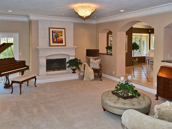 4th image of 5486 Blackhawk Dr
