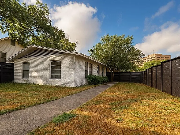 607 Bellevue Pl #B — Photo 1