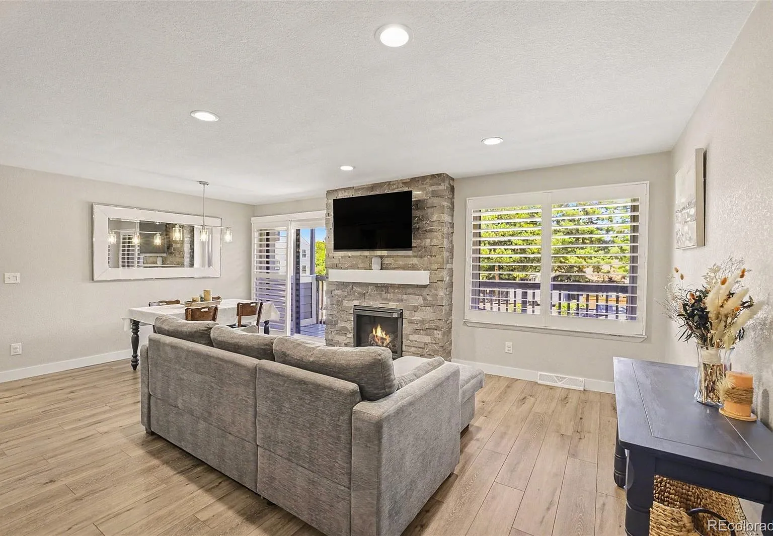 2 bed, 1095 sqft, $2,150 — Photo 3