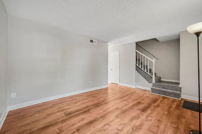 2 bed, 1.5 bath, 950 sqft, $1,700 — Photo 3