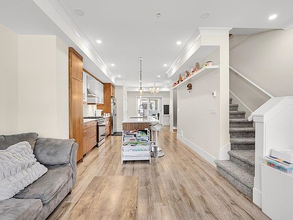 4th image of 4916 Ellis Ln