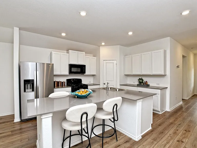 2108 Golden Grain Ln — Photo 4
