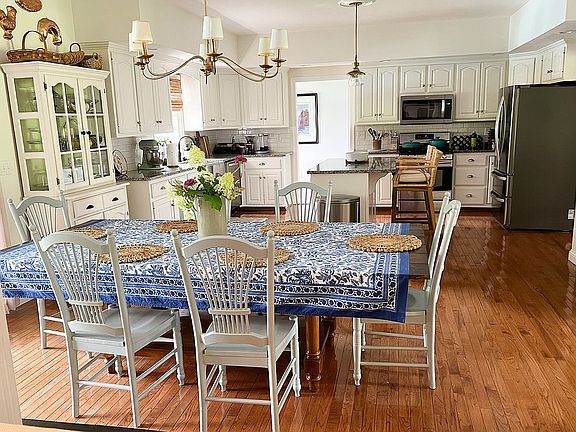 Large eat-in kitchen