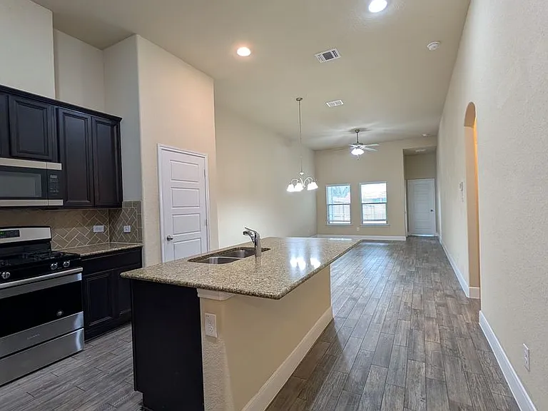 1227 Old FM 306 — Photo 3