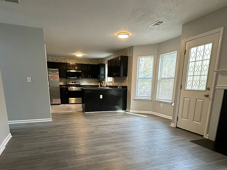 137 Edison Dr — Photo 7