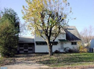 23 Gingerbush Rd, Levittown, PA 19057