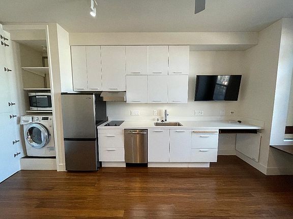 5th image of 38 Harriet St APT 405