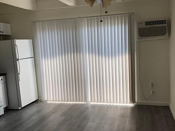 3rd image of 440 S Oxford Ave #1B