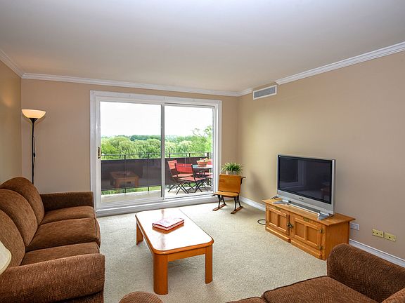 5th image of 700 Wellington Ave Unit 517