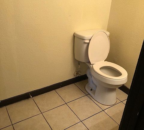 3rd image of 410 Melrose St #C