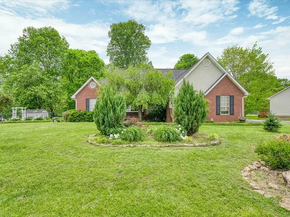 2439 Lake Pointe Dr, Cookeville, TN 38506