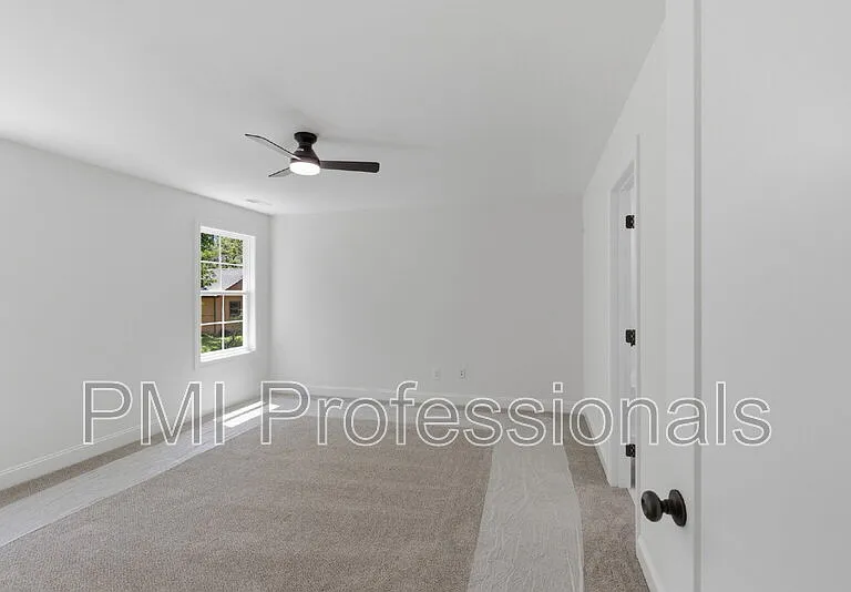 408 Legions Ct — Photo 17