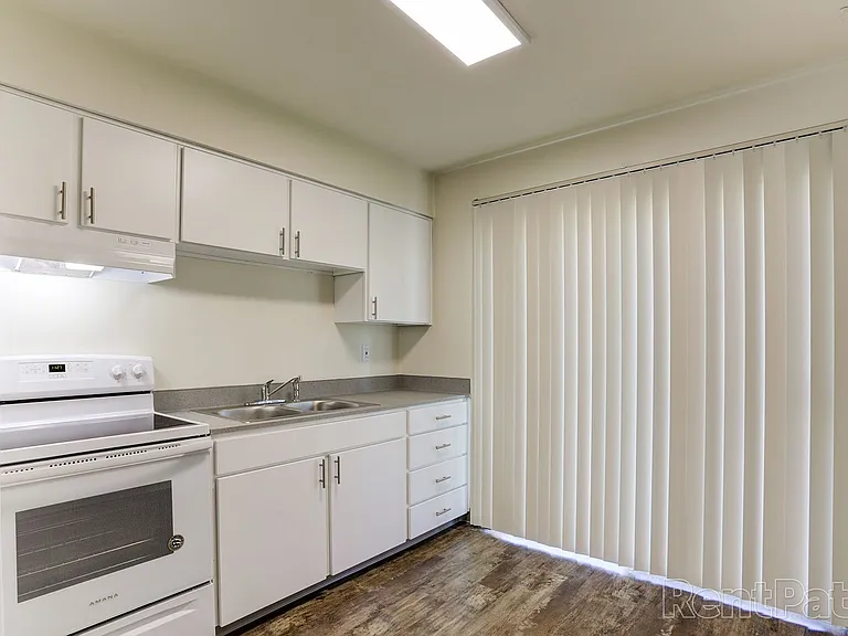 Arrowsmith Apartments — Photo 40
