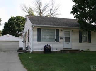 1904 S 7th Ave E, Newton, IA 50208