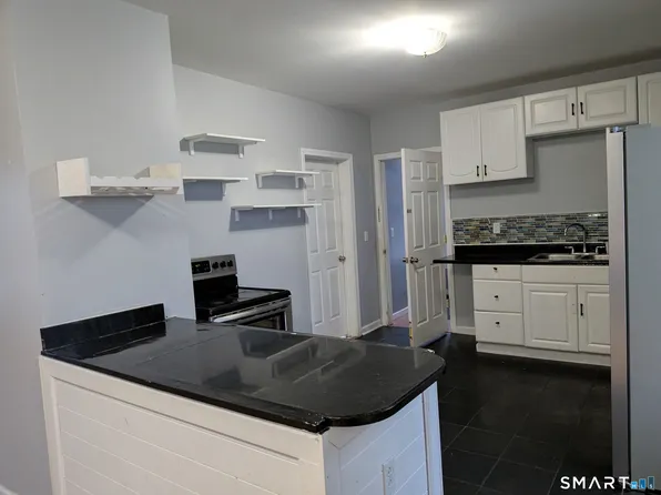 220 Munson St #3, New Haven, CT 06511