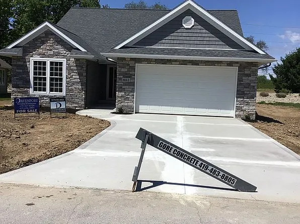 882 N Falling Waters Blvd, Port Clinton, OH 43452