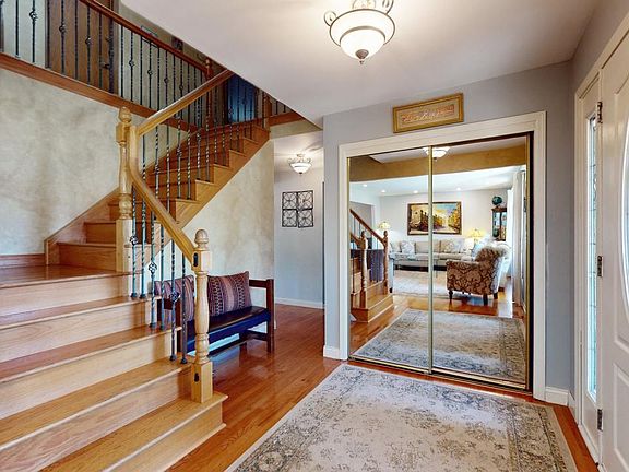 3rd image of 14467 Creekview Dr